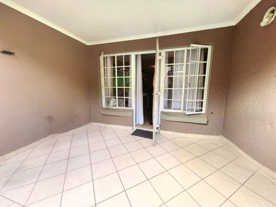 2 Bedroom Property for Sale in Waterval East North West